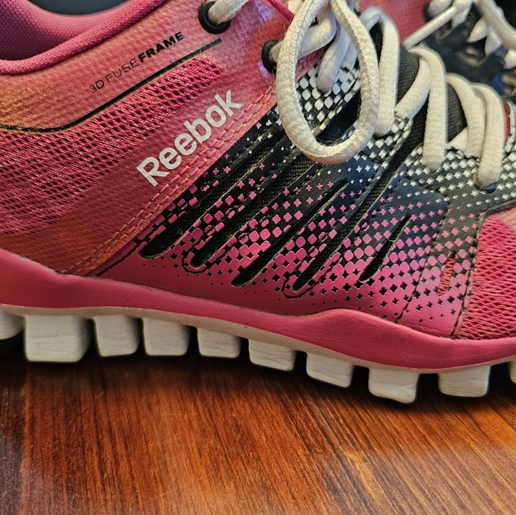 Reebok 3d fuse frame pink running shoes.  Size 7.5 - Picture 2 of 5